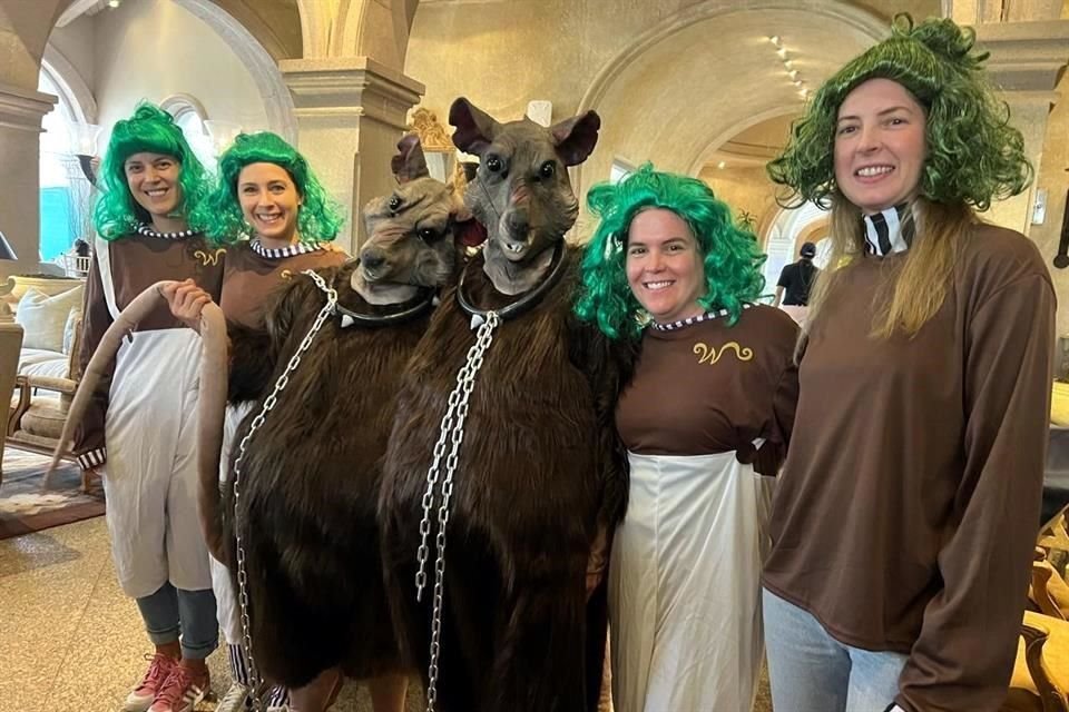 Liliana Ortega, Ana Cecilia Pearl, Patricia Cortés de Hinojosa, Nora Reyna de Canales, Natalia Madero y Lucía Rivero