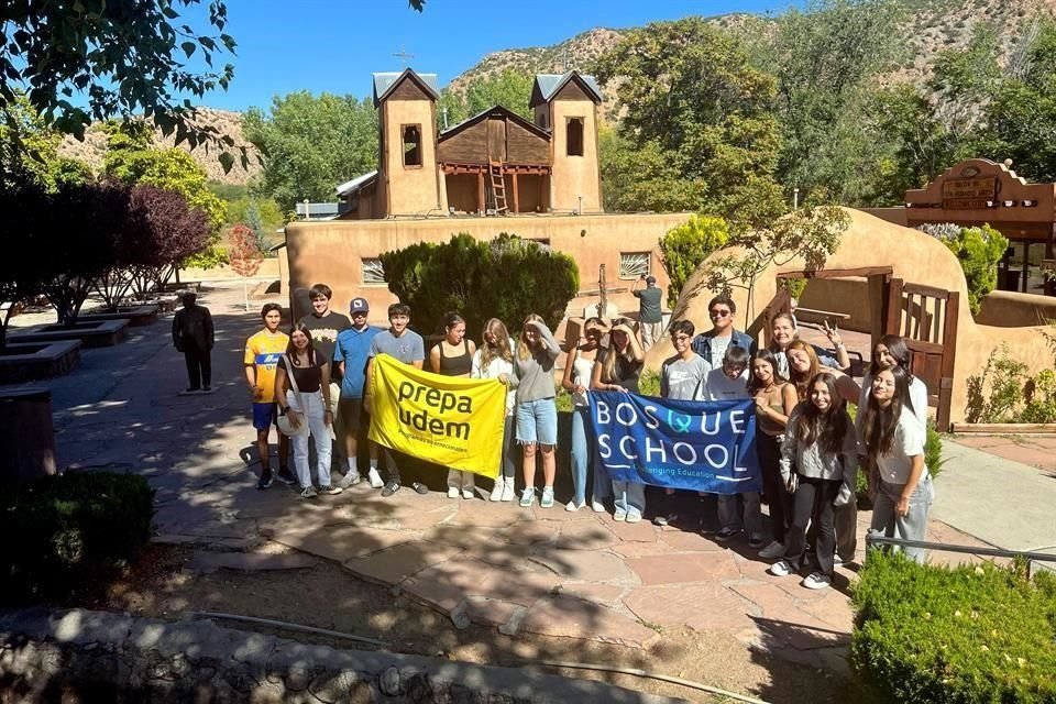 Los estudiantes ayudaron en una sesión dirigida a alrededor de 30 familias migrantes.