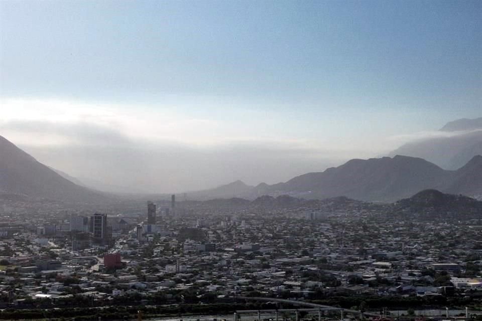 La mala calidad del aire se reflejó en las estaciones de monitoreo ambiental.