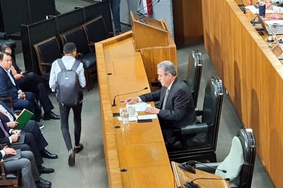 El Secretario de Movilidad, Hernán Villarreal, acudió al Congreso a comparecer en la Glosa del Tercer Informe de Gobierno de Samuel García.