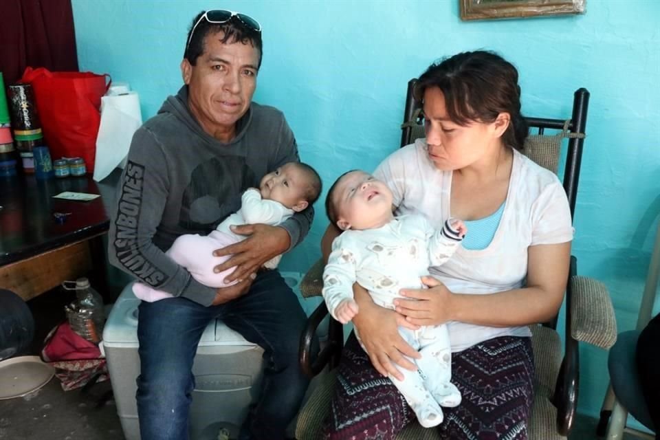 Esmeralda Alemán Anguiano y Juan José Sena Ruiz, padres de los bebés.