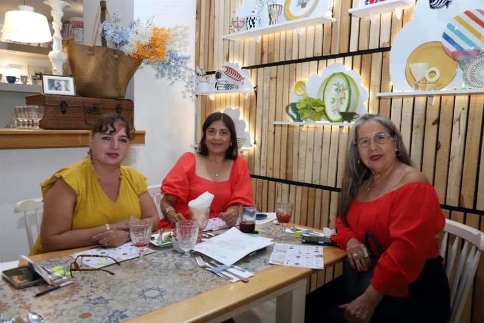 Laura Rodríguez, Isidra Pérez y Dora Contreras