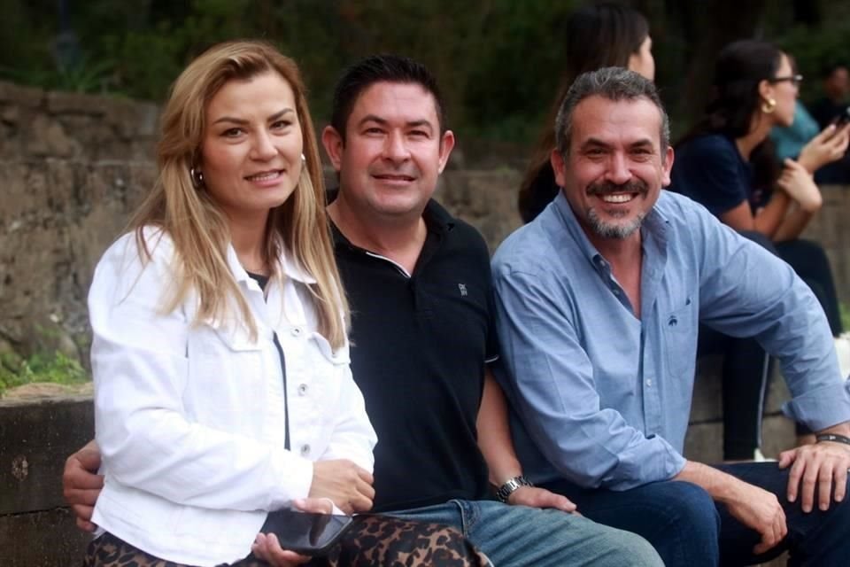 Gabriela Beléndez, Adrián Beléndez y Ricardo Noriega