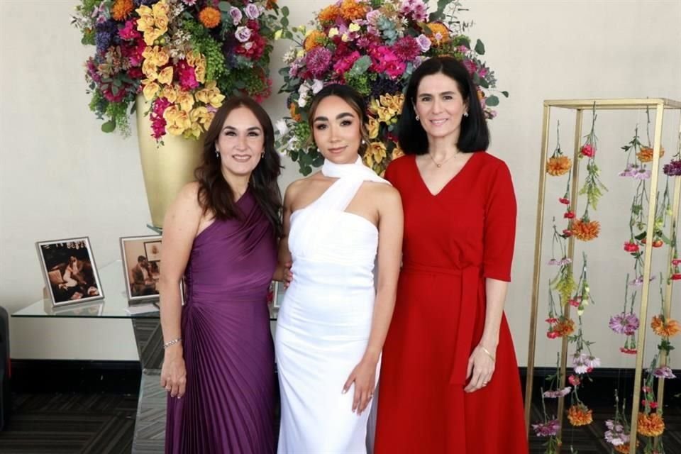 Brenda Viera de Chapa, Daniela Chapa Viera y Sonia  Ordaz de Coronado