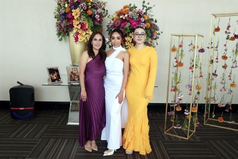 Brenda Viera de Chapa, Daniela Chapa Viera y Cecilia Chapa Viera