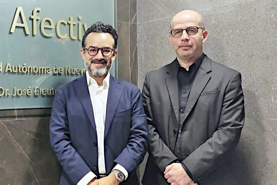 Alfredo Cuéllar Barboza (izq) y Stefan Fernández, fundador del Centro de Salud Afectiva y director de Psiquiatría del Hospital Universitario, respectivamente.