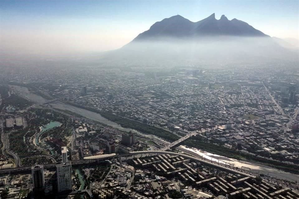 La contaminación cubre a la Ciudad otra vez.