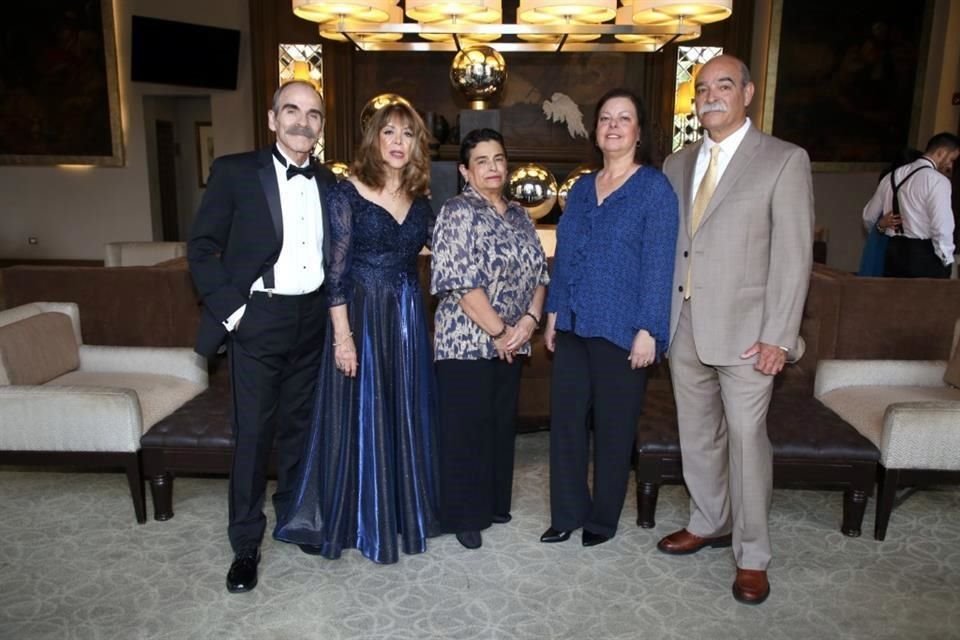 Alvaro Mathiew Quirós, Graciela García de Mathiew, Jenny Rodríguez, Yamileth de Dueñas y Alberto Dueñas