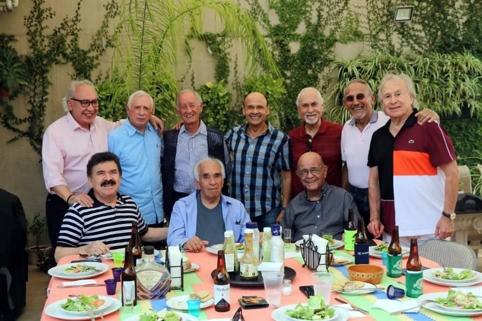 Ulises de Luna, Juan Manuel Fernández, Eduardo Flores, Jorge Manjarrez, Virgilio Lozano, Gustavo Caballero, Cesar Castillo, Saúl Castillo, Victor Flores y Rubén Romero