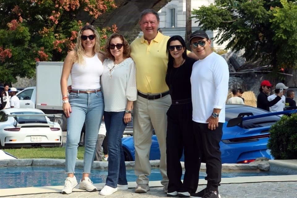 Karla Chapa, Elva Garza, Nelson Chapa, Edith Sierra y Cyrano Mena