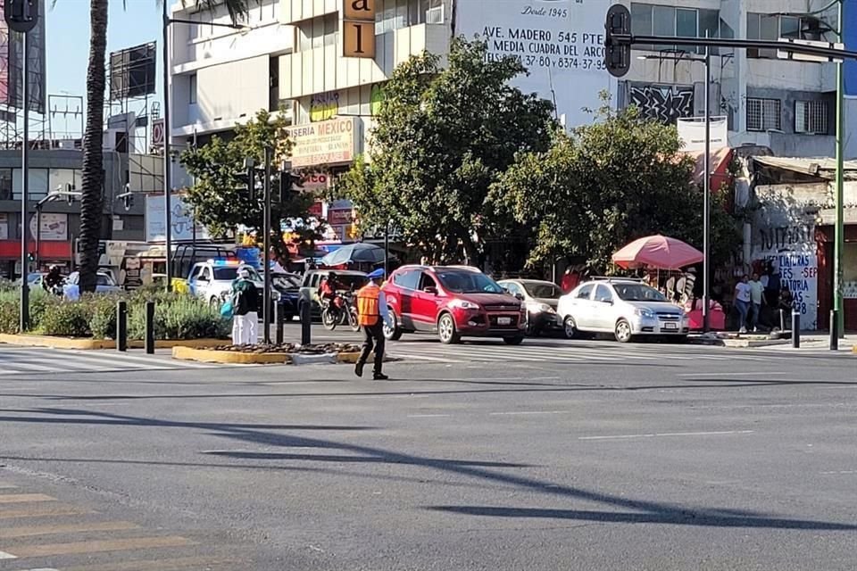 Alrededor de las 15:30 horas arribaron elementos de Tránsito.