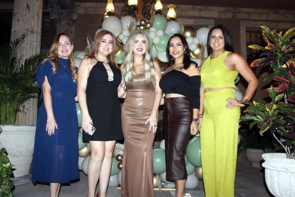 Yosy Rodríguez, Nidia Villarreal, Rosario Ayala de Cruz, Lily Rodríguez y Pamela Guzmán