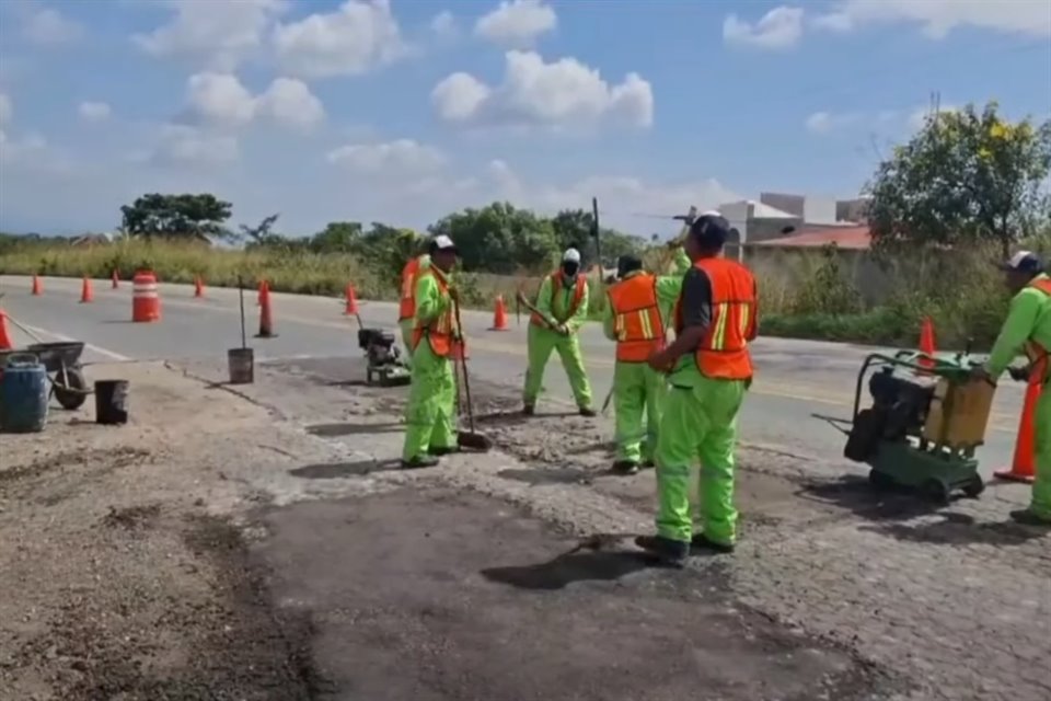 SICT informó que el traslado de materiales para la construcción del Tren Maya afectó 17 carreteras federales, cerca de 900 km afectados.