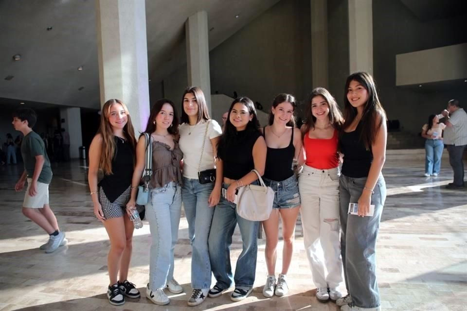 Priscila Soto, Mariana Castañeda, María Estrada, Luciana Ramos, Isabel Ávalos, Rebeca Valencia y Renata Rodríguez