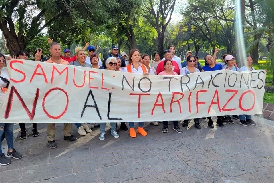 La ex activista acudió al Palacio de Cantera acompañada de integrantes del colectivo Tribuna de Vigilancia Ciudadana.