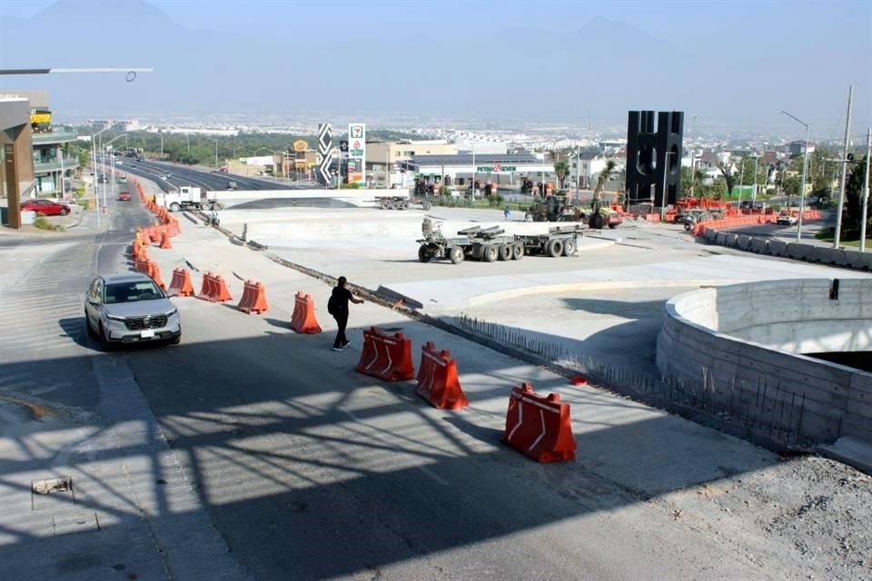 La falta de contratos y licitaciones, impedirá concluir este año, las obras sobre el nuevo paso a desnivel de Puerta de Hierro y Paseo de los Leones.