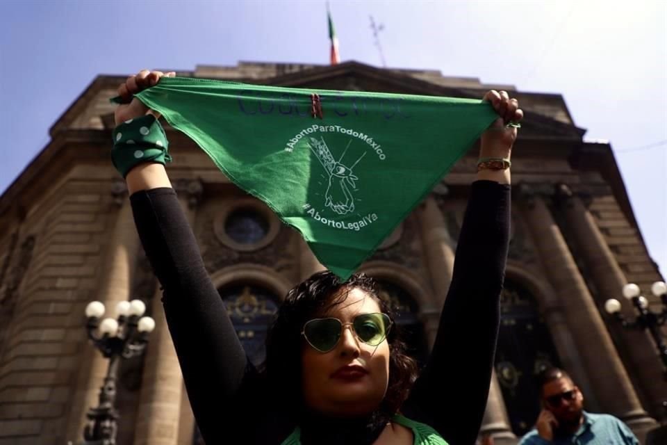 En el Congreso local, colectivas se habían organizado para acompañar la aprobación de la reforma.