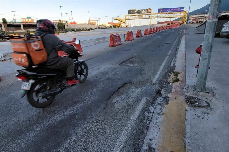  Las autoridades tienen pendiente la pavimentación de las laterales de Leones y Puerta de Hierro, así como los retornos y una rotonda.