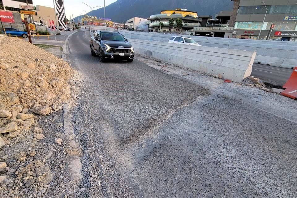  Las autoridades tienen pendiente la pavimentación de las laterales de Leones y Puerta de Hierro, así como los retornos y una rotonda.