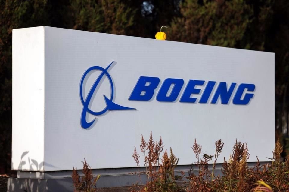 Vender Jeppesen, que Boeing adquirió en 2000 por mil 500 millones de dólares en efectivo, ayudaría a reducir su enorme deuda.