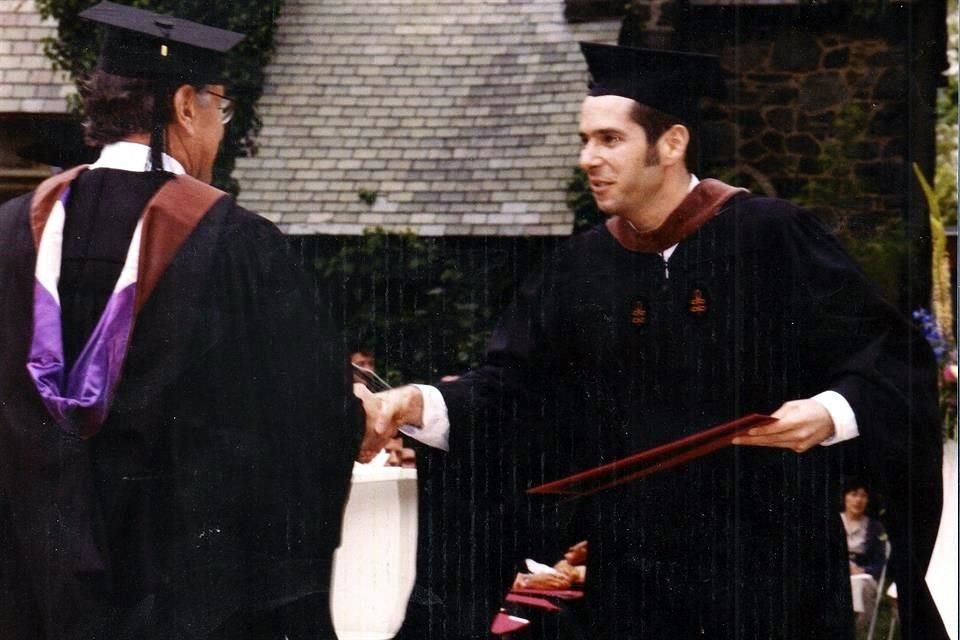 Gilberto L. Rodríguez cuando se graduó de la Universidad de Harvard.