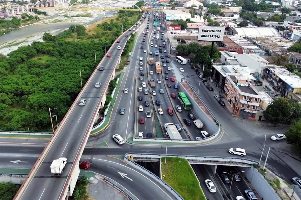 El caos vial llegó desde Pino Suárez, en el Centro, hasta Gonzalitos.