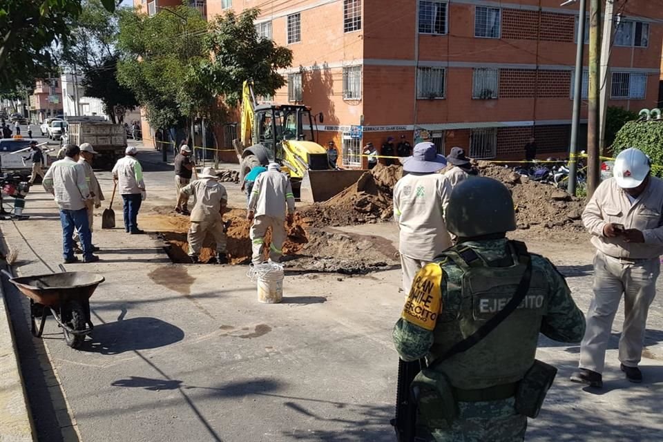 Luego de que se confirmó el caso de huachicol, elementos del Ejército y trabajadores de Pemex fueron desplegados. 