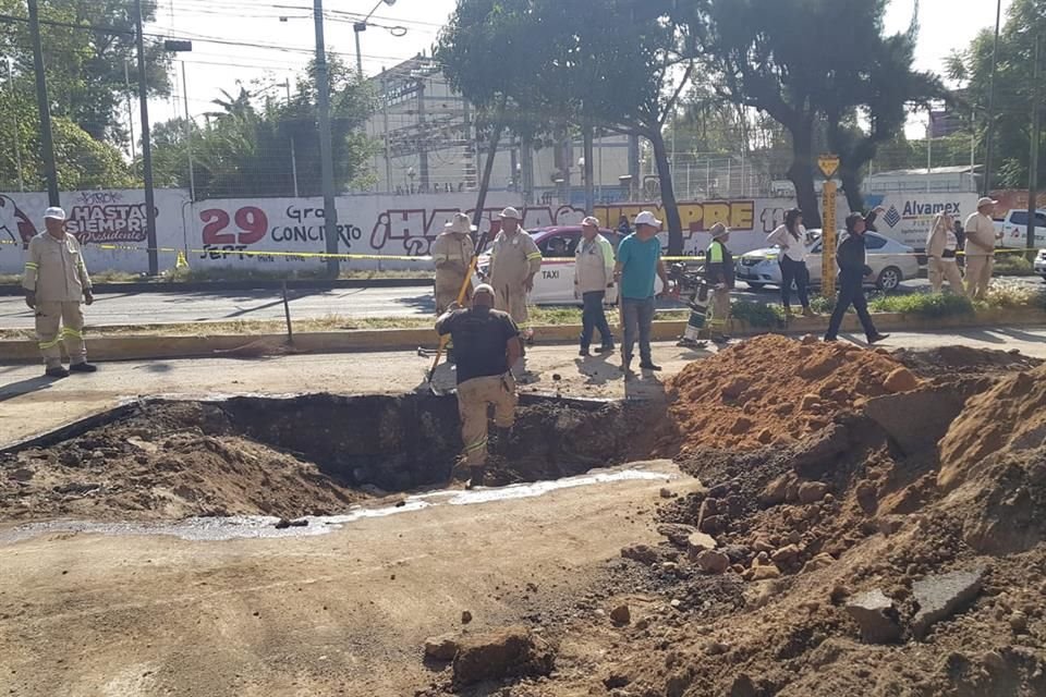 Al interior de las oquedades se halló un túnel clandestino con mangueras. 