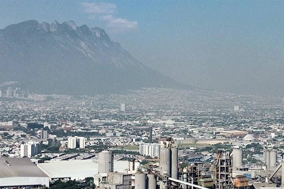 El Gobierno federal anunció la creación de un estudio sobre las emisiones contaminantes en la Zona Metropolitana de Monterrey.