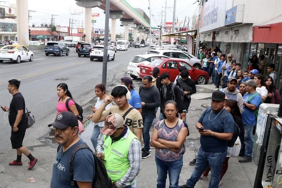 La espera, durante los fines de semana, llega a ser entre una y tres horas.