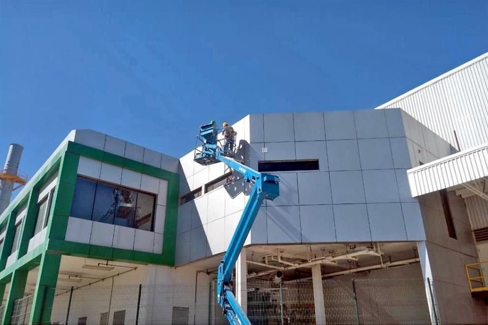 Moderna maquinaria para limpieza de fachadas.