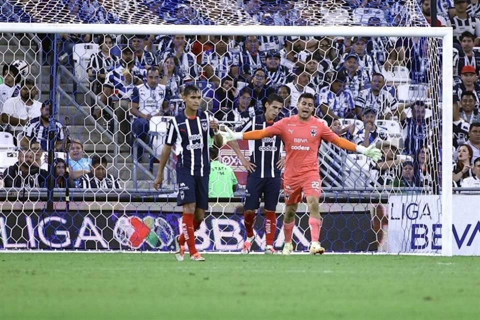 León le puso dramatismo a la noche con un gol de John Mendoza.