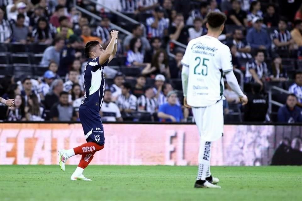 Así celebró el zaguero rayado el 1-0.