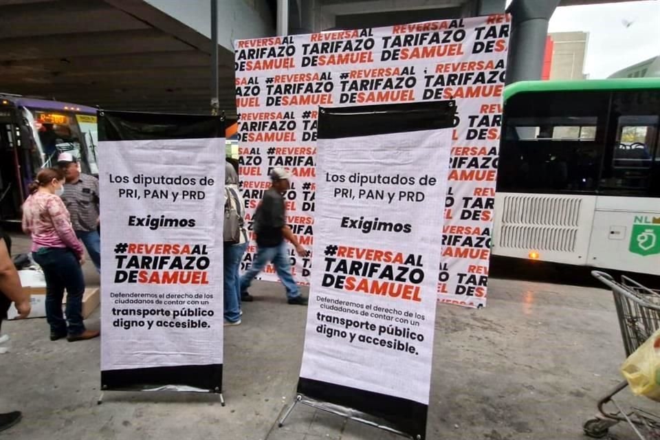 Durante la mañana se reunieron afuera de la estación del Metro Cuauhtémoc, en la Avenida Colón, entre Pino Suárez y Cuauhtémoc.