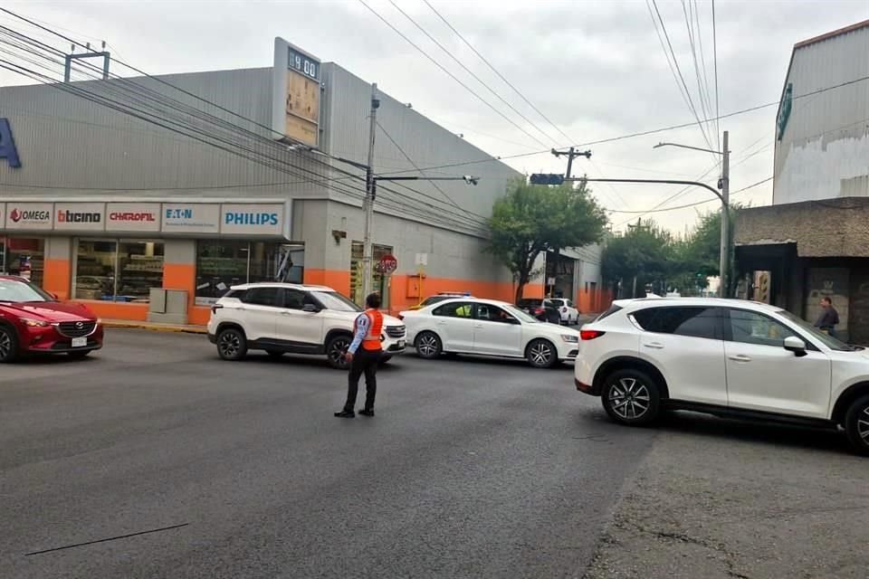 Una elemento de movilidad y tránsito llegó al lugar.