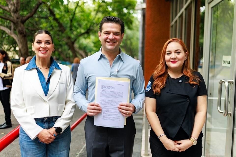 Ana González, Francisco Cienfuegos y Annia Gómez.