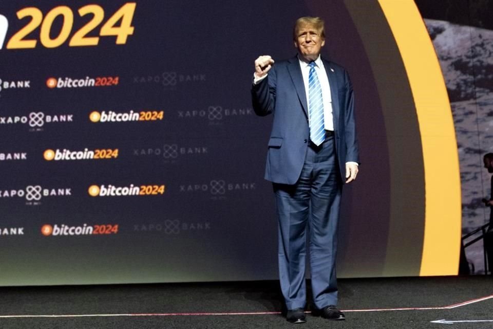 Donald Trump abrazó los activos digitales durante su campaña, prometiendo convertir a Estados Unidos en la 'criptocapital del planeta' y acumular una reserva nacional de bitcoins.