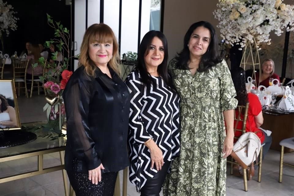 Mayra Solís, Martha Reyes y Lili de León