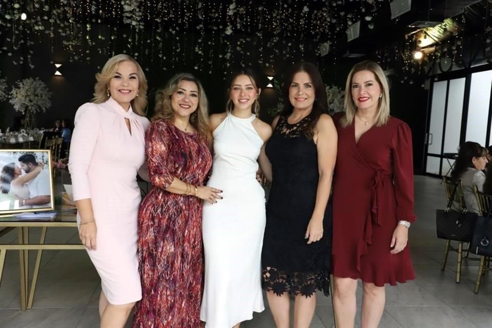 Alma Tamez, Marcela Garza, Daniela del Hoyo, Karla Tamez y Soraya Tamez