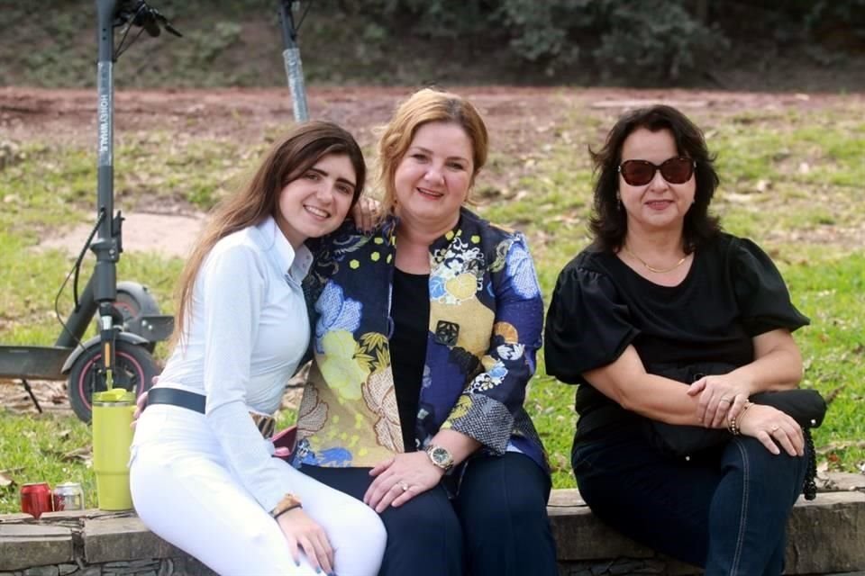 Alicia González Villarreal, Alicia Villarreal y Norma Treviño