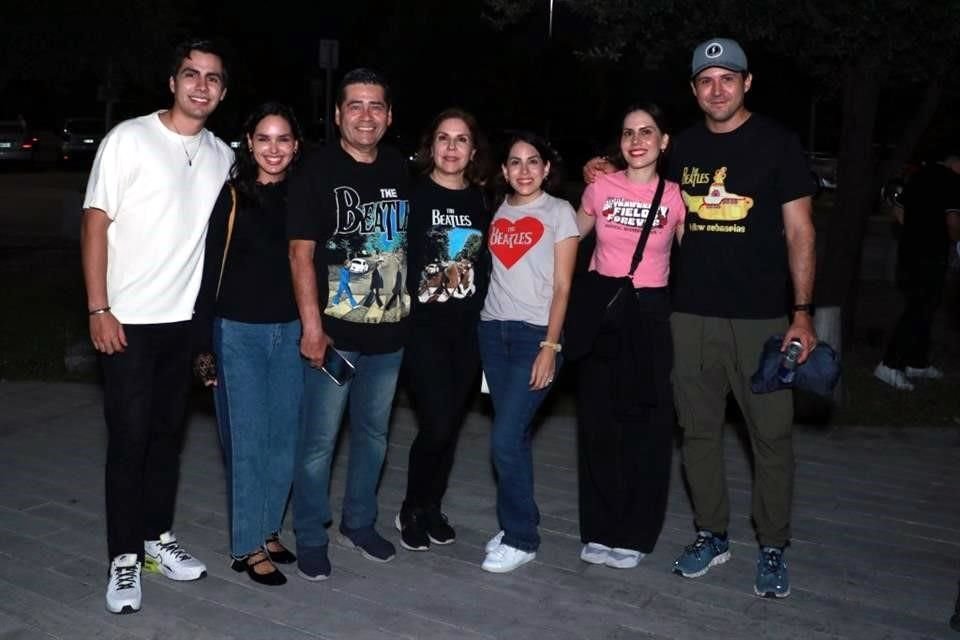 Javier Ortiz, Valeria Cavazos, Javier Ortiz Núñez, Vilma Ramírez de Ortiz, Mónica Ortiz, Carolina Ortiz e Ismael Garza