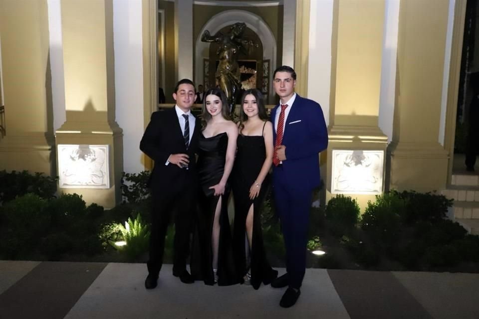 José Casas, Mariana Vega, Aidé Carrillo y Aarón Abud