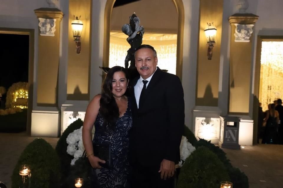 Leticia de la Garza y Javier González