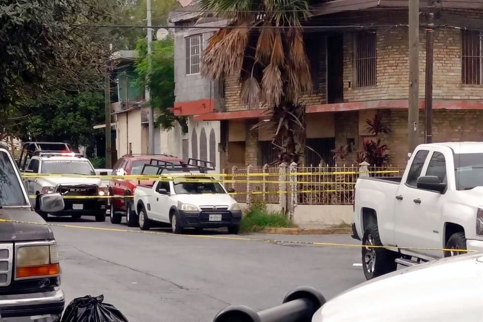 Un hombre que dormía en la vía pública fallece tras ser arrollado por un tráiler en la Colonia Garza Nieto, en Monterrey.