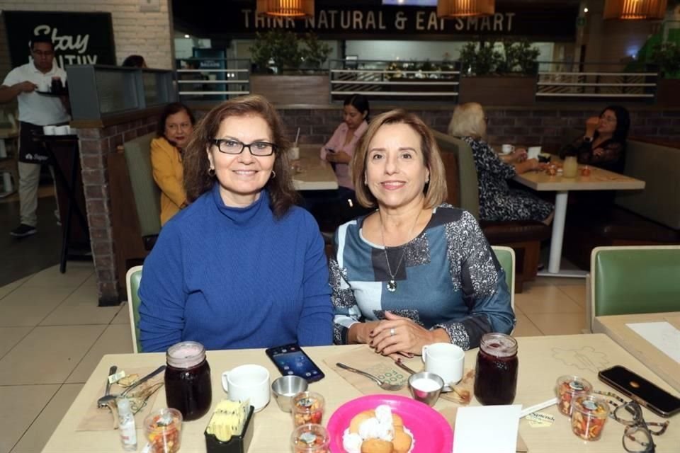 Ángeles González y Martha Contreras