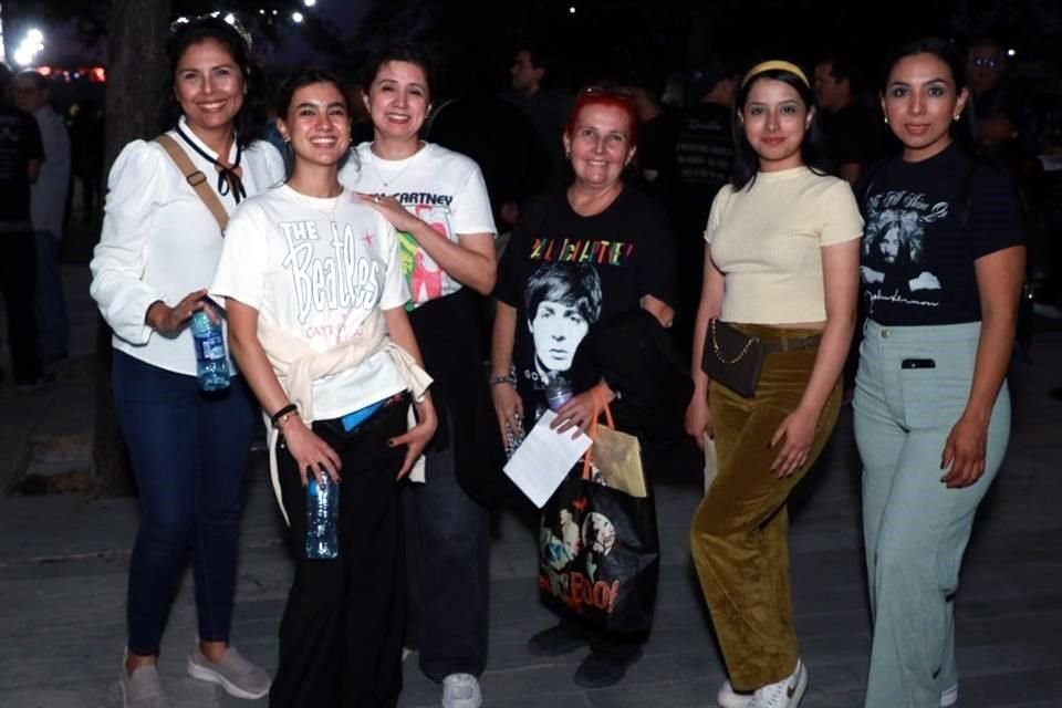 Érika Lumbreras, Valeria Fragoso, Mayra Vallejo, María de Jesús Martinez, Ashley Alderete y Karla Díaz 