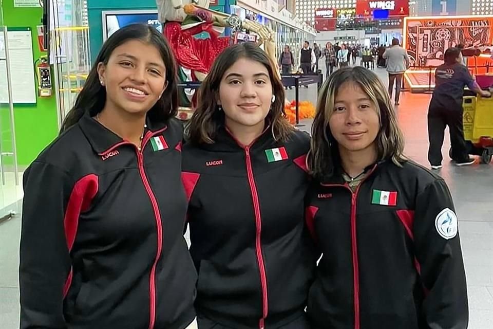 Daniela Salazar, Ximena Hernández y Luna Contreras emprendieron su viaje a Uruguay.