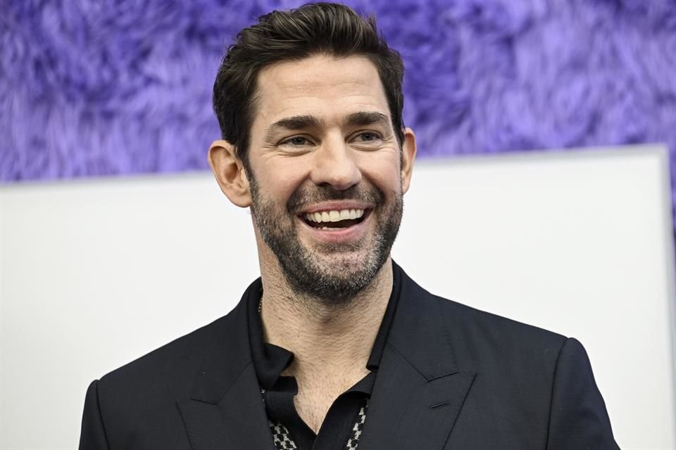 El actor John Krasinski fue nombrado el 'hombre vivo más sexy' de 2024 por la revista People.