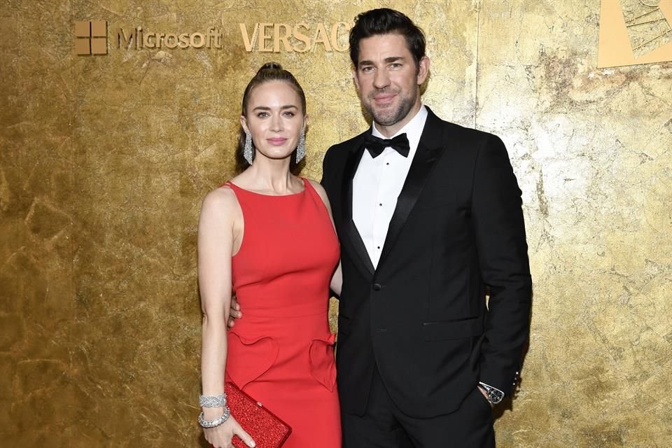 Emily Blunt prometió llenar su hogar con la icónica portada en honor a su esposo.