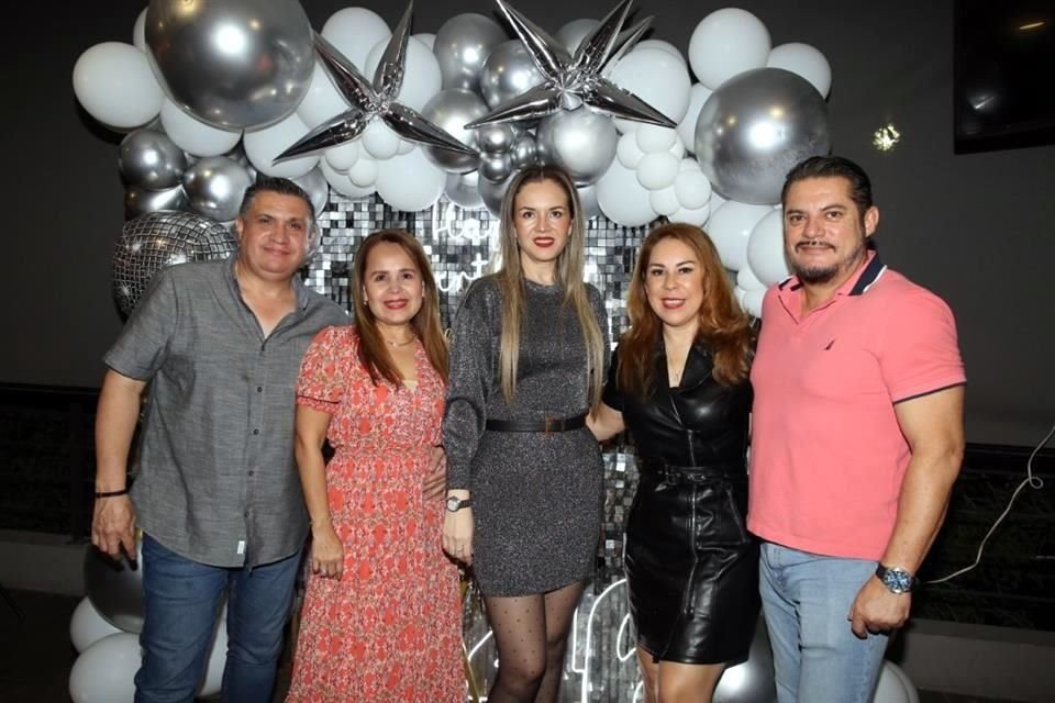 Carlos Hernández, Marcia Uribe, Brenda Fabela, Rubi Linares e Iván Ayala